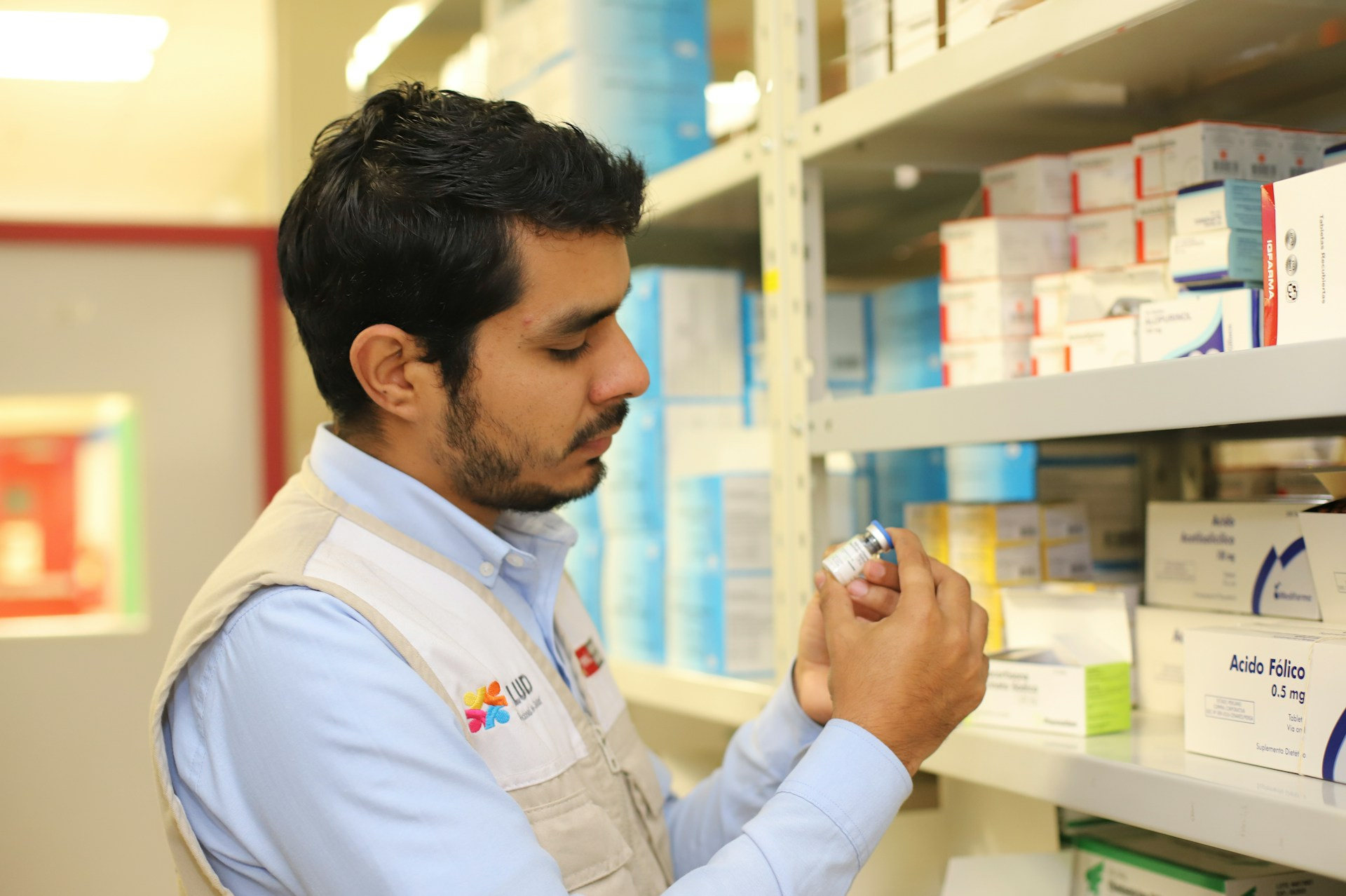 Specialty pharmacy coordination at Ray's Drugs